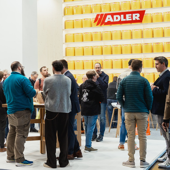 Durchwegs gut besucht: Am ADLER-Messestand scharten sich zahlreiche Interessenten… | © ADLER