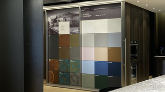 SAMIK’s proper showroom also displays ADLER's real metal effects. | © SAMIK