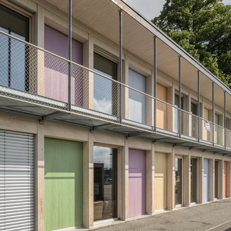 Even six years after its construction, the Wittenbach church community centre shows off its fresh and cheerful colour scheme made possible by Lignovit Terra from ADLER. | © ADLER