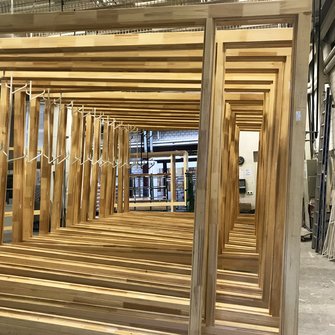 At ERNE AG Holzbau, the new hardener technology has proven to be a success – more than 450 large format silver fir window frames were coated by their single-component paint robot using ADLER's two-component Aquawood Diamond system. | © ADLER | © ADLER