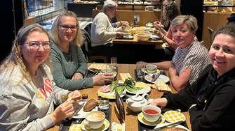 Claudia M. Berghofer freute sich über den morgendlichen Austausch mit ihren Mitarbeiterinnen. 