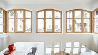 Aquawood Soft-Finish by ADLER creates particularly natural-looking window surfaces with a waxy finish. | © Rieder Fenster / Andreas Langreiter