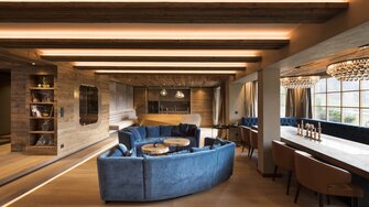Skilful design and a sophisticated lighting concept create an all-round harmonious atmosphere. | © Chris Hasibeder 38.5 Agentur.Studios.Innsbruck