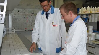'1000 tests are performed out of which just one works'. This is shown by a vast number of patterns in the central research laboratory of the ADLER-Werk Lackfabrik. 