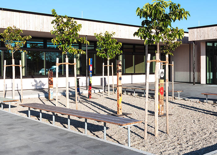 For the façade, domestic larch wood was used and coated with the ecological wood oil from ADLER (photo: Antje Hanebeck)