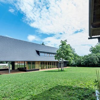 The steep roof construction gives the building its unique character © Violetta Wakolbinger